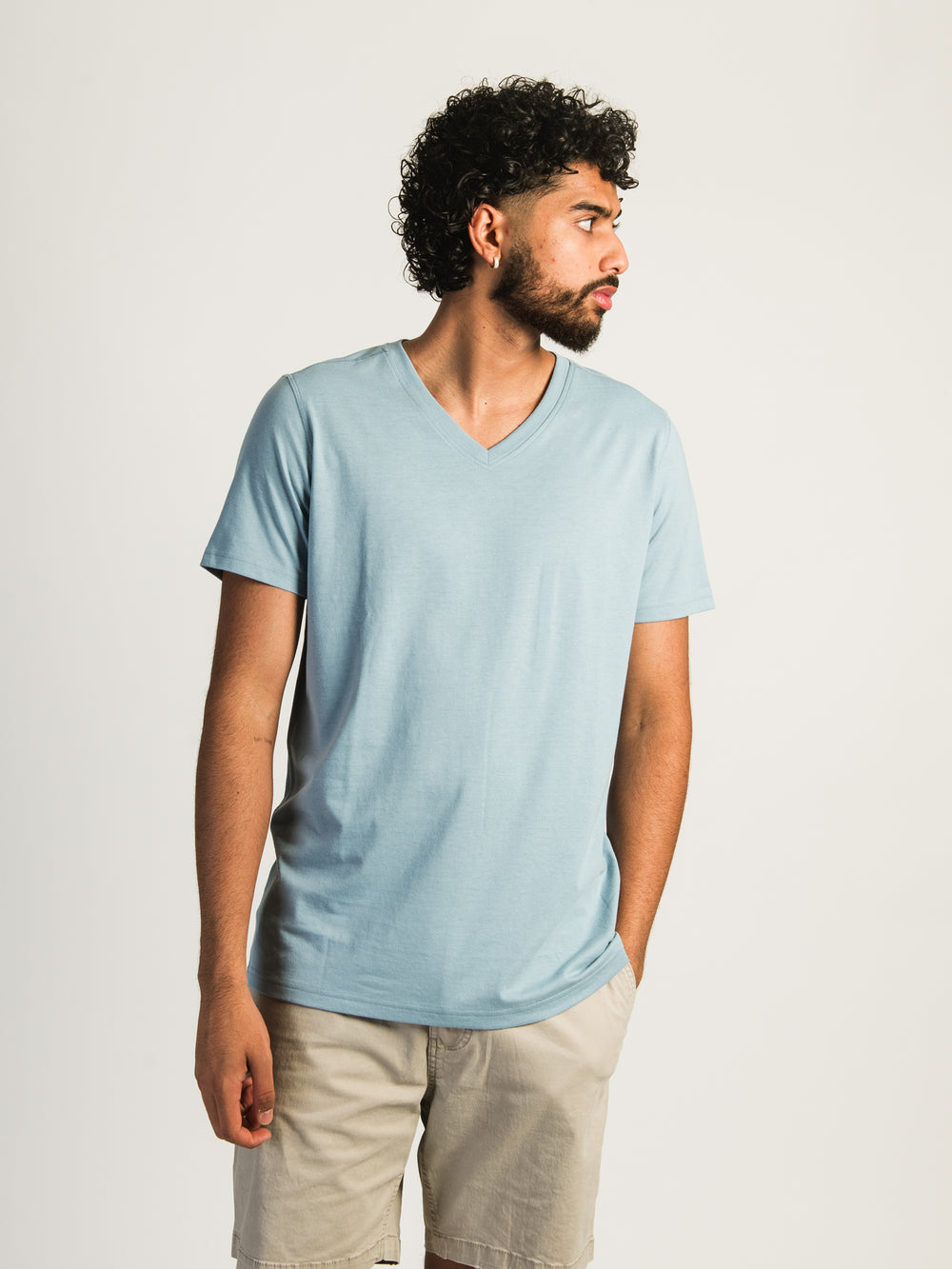 VICTOR VNECK TEE - STEEL GLASS