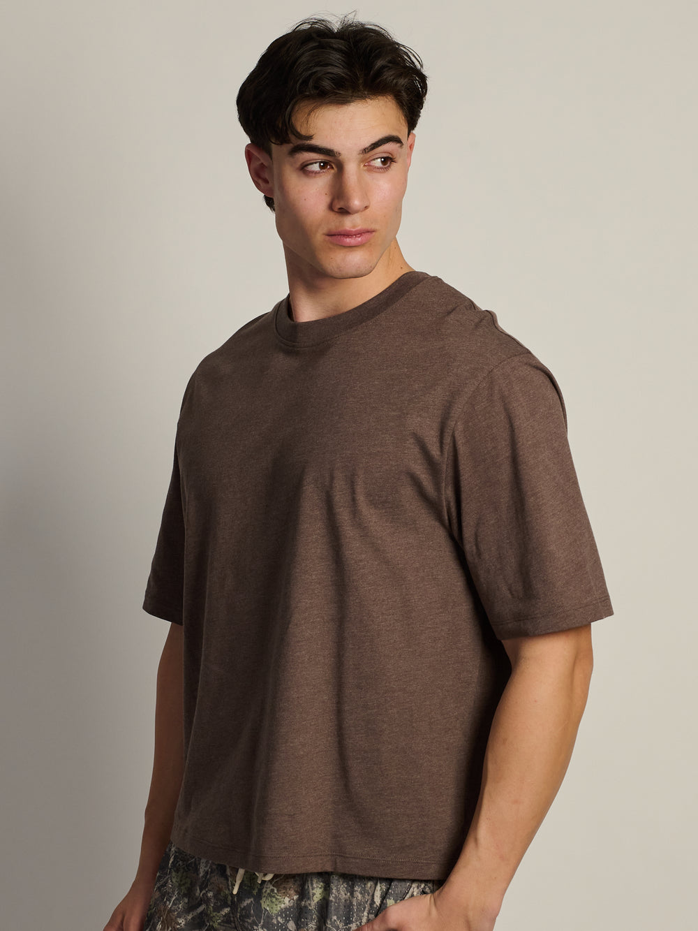 T-SHIRT COURT – BRUN