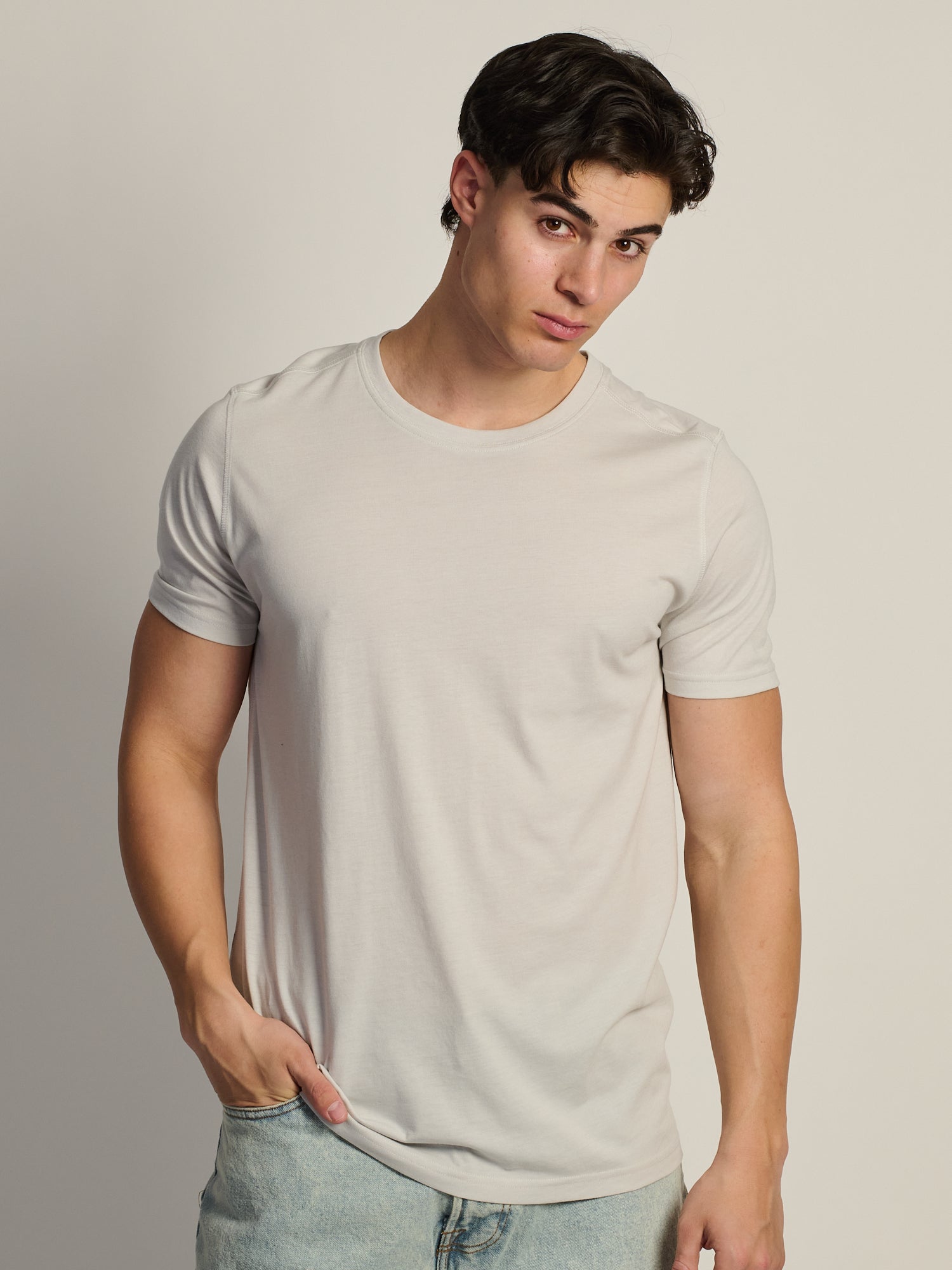 VICTOR CREWNECK TEE - LIGHT GRAY