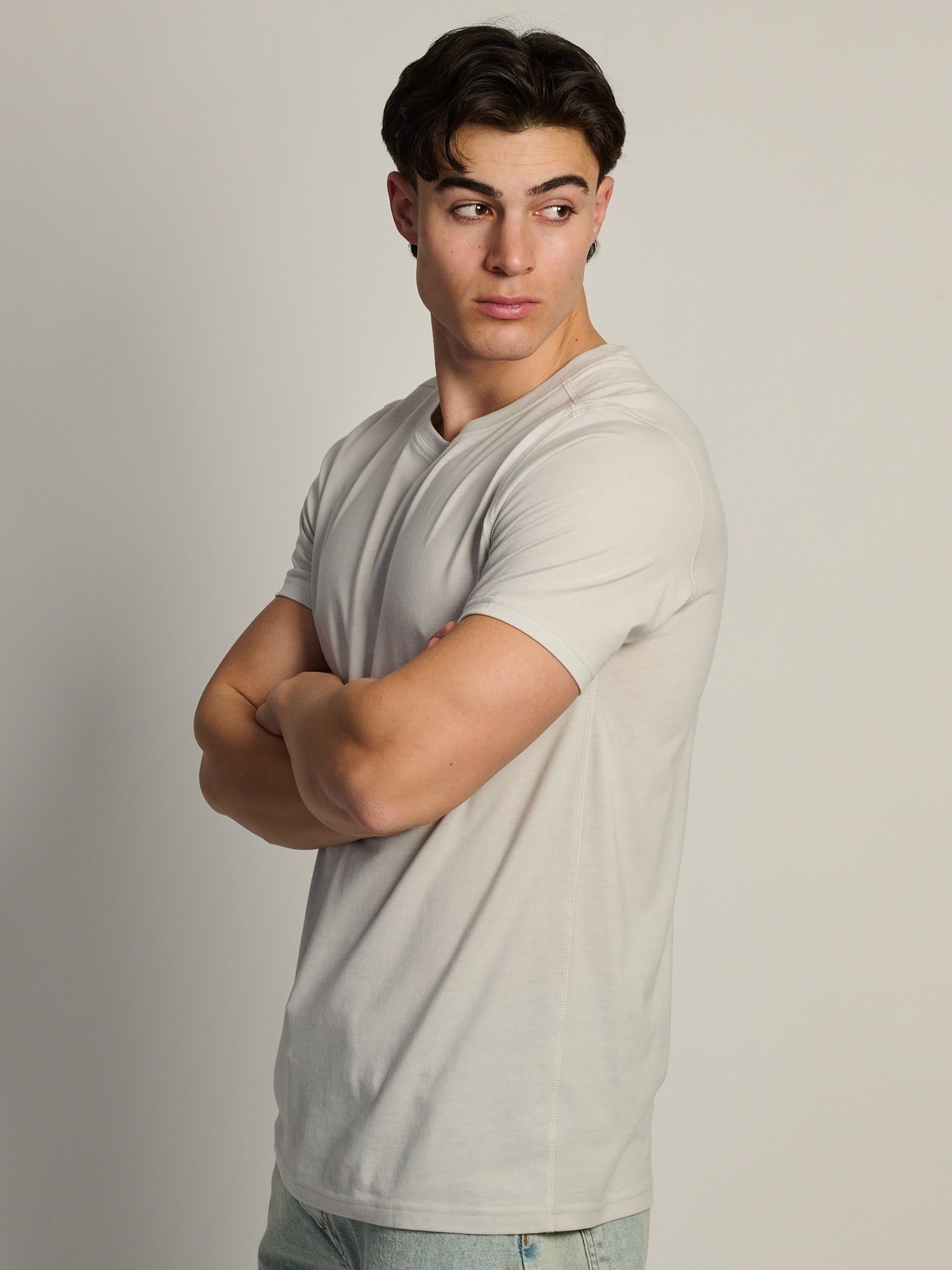 VICTOR CREWNECK TEE - LIGHT GRAY