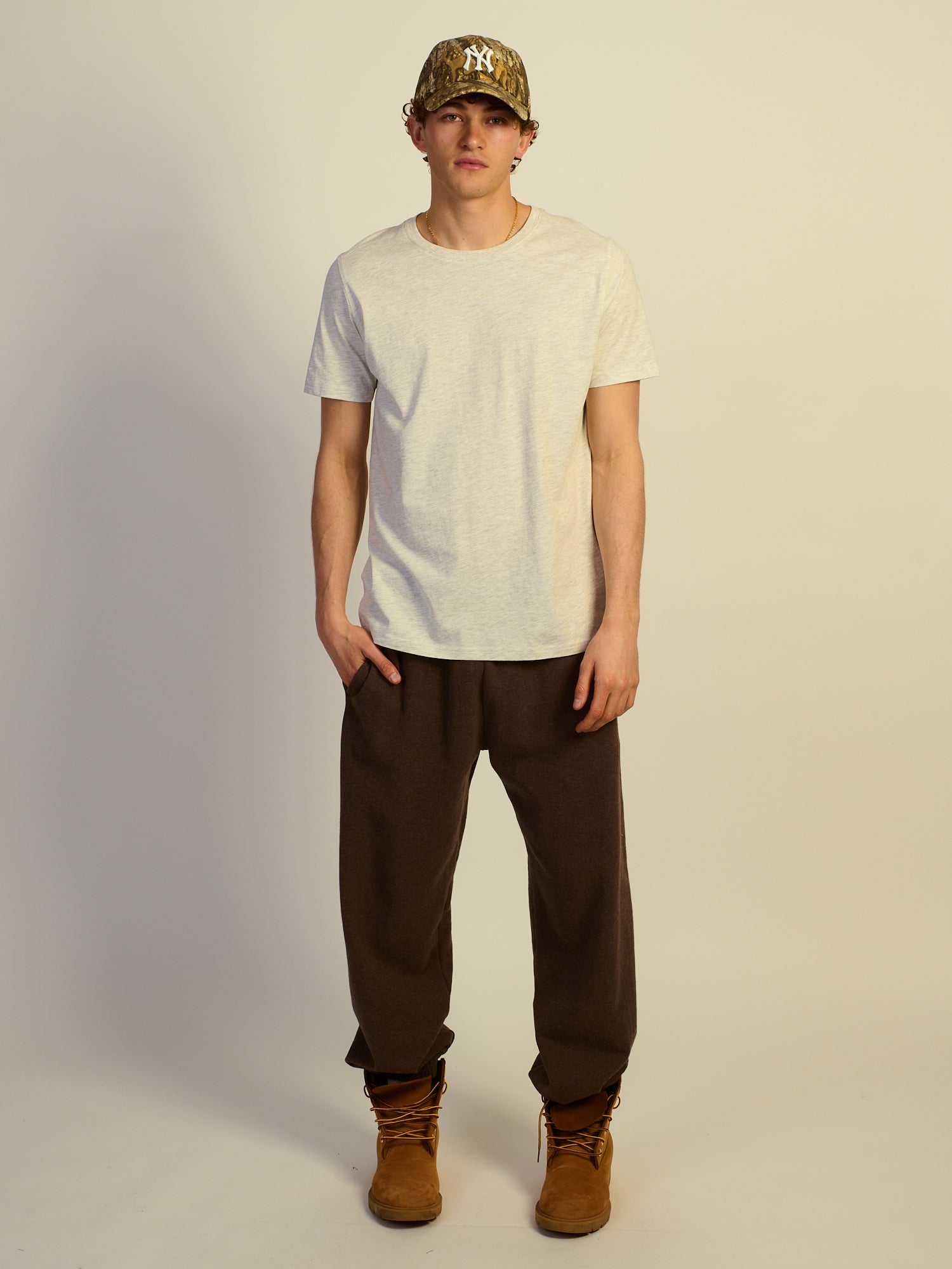 VICTOR CREWNECK - OATMEAL