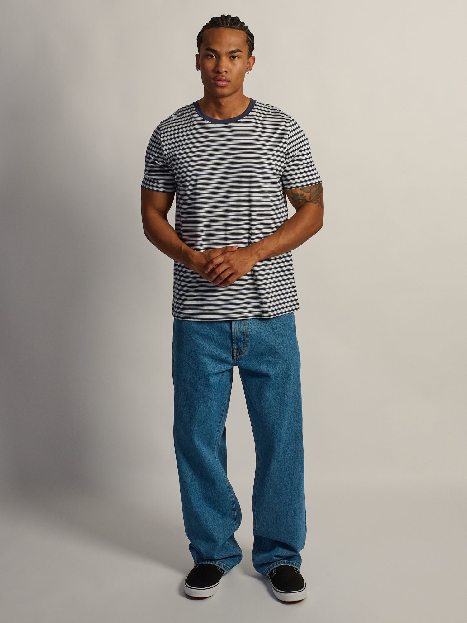 BOATHOUSE STRIPED VICTOR CREWNECK TEE - CHARCOAL NAVY