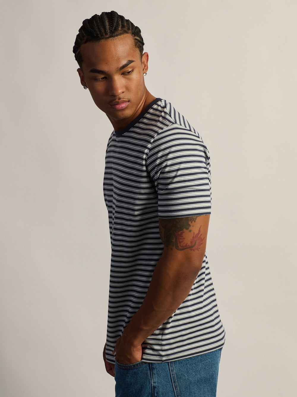 BOATHOUSE STRIPED VICTOR CREWNECK TEE - CARBON NAVY