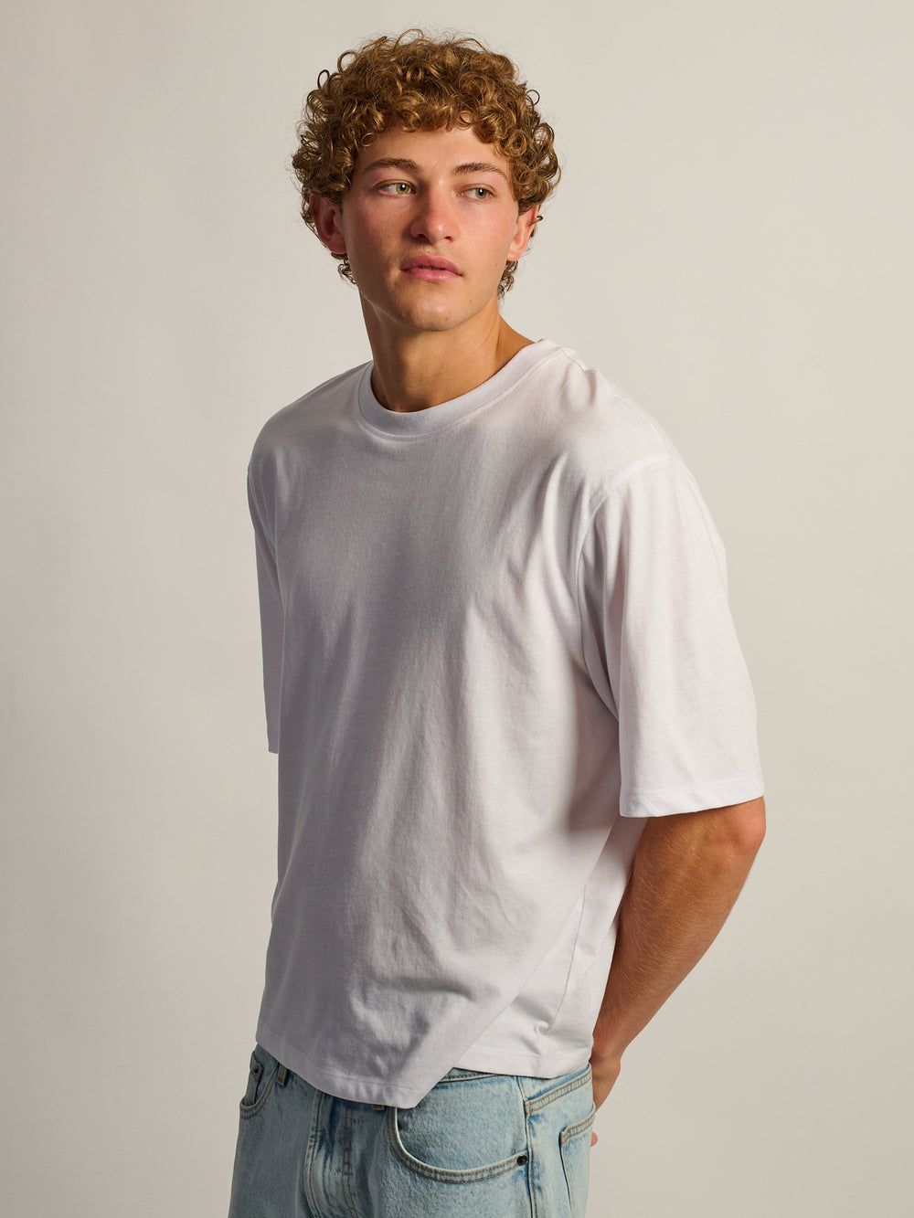 KOLBY SHORT CUT TEE - WHITE