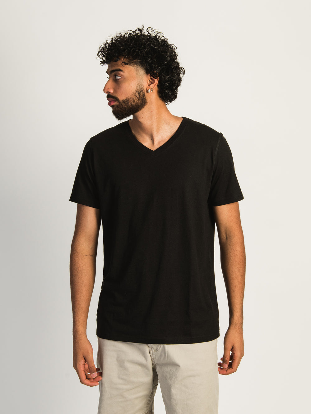 VICTOR V-NECK TEE - BLACK