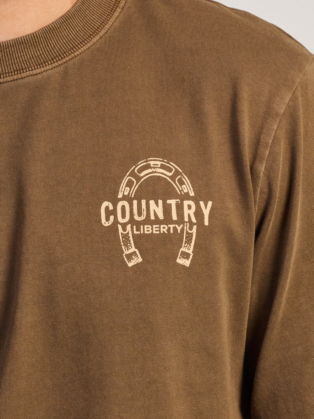 COUNTRY LIBERTY NE LES FAIT PAS COMME ILS ONT L'habitude de TEE