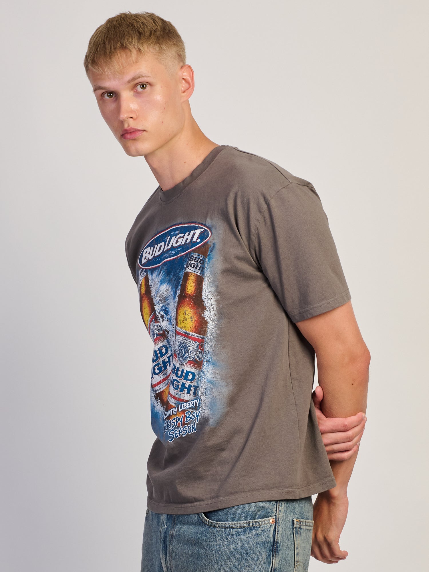 COUNTRY LIBERTY BUD LIGHT CRISPY BOY BOTTLES T-SHIRT