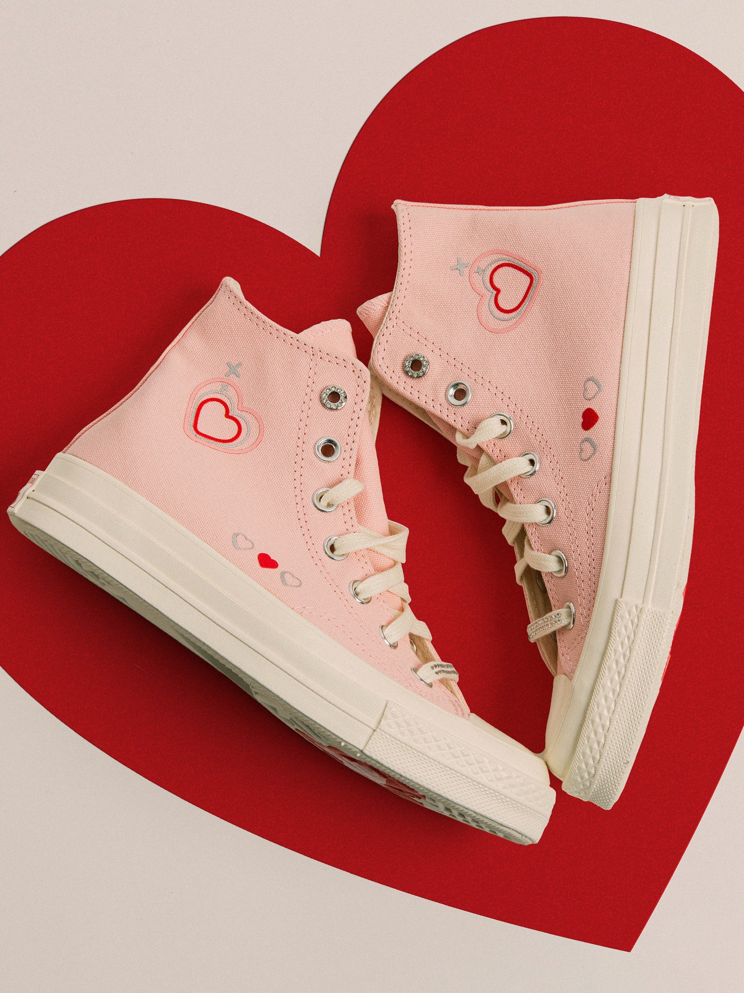 Converse with heart clearance womens