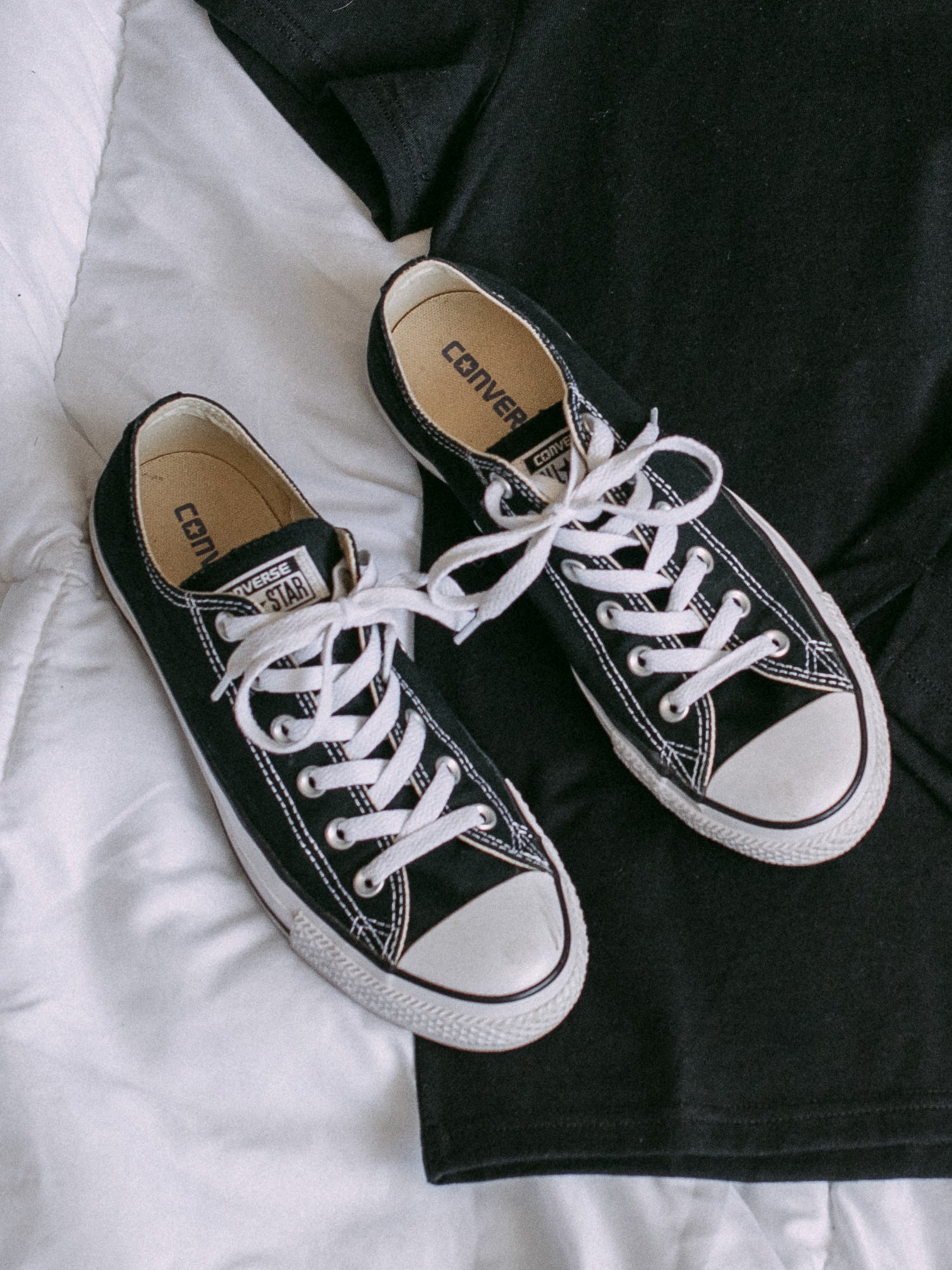 Converse black hot sale canvas shoes