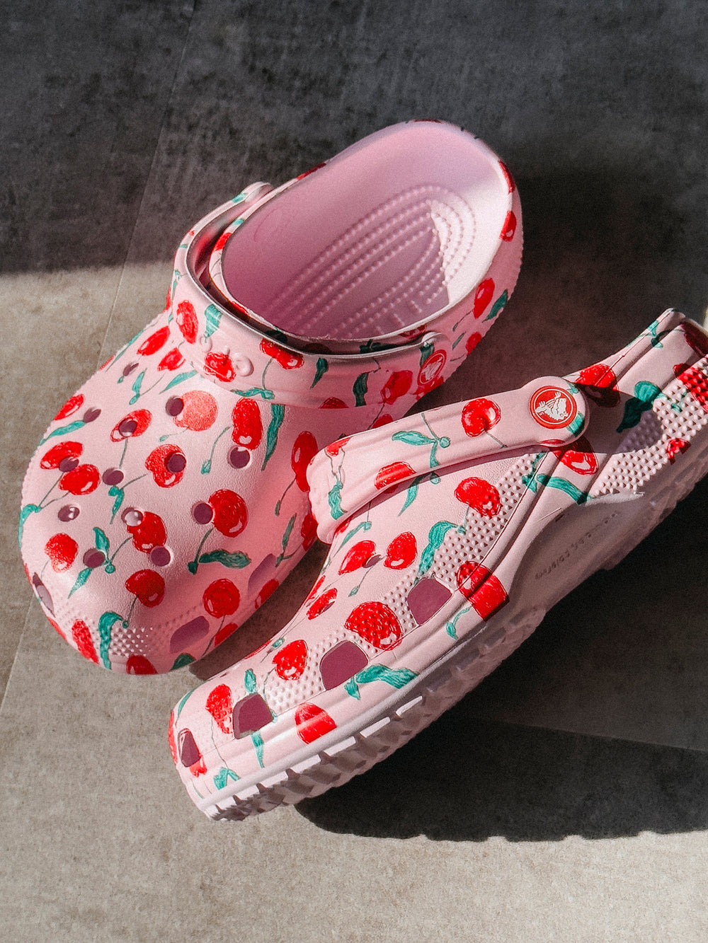 WOMENS CROCS CLASSIC FRESH FRUITS CLOG - ROSE
