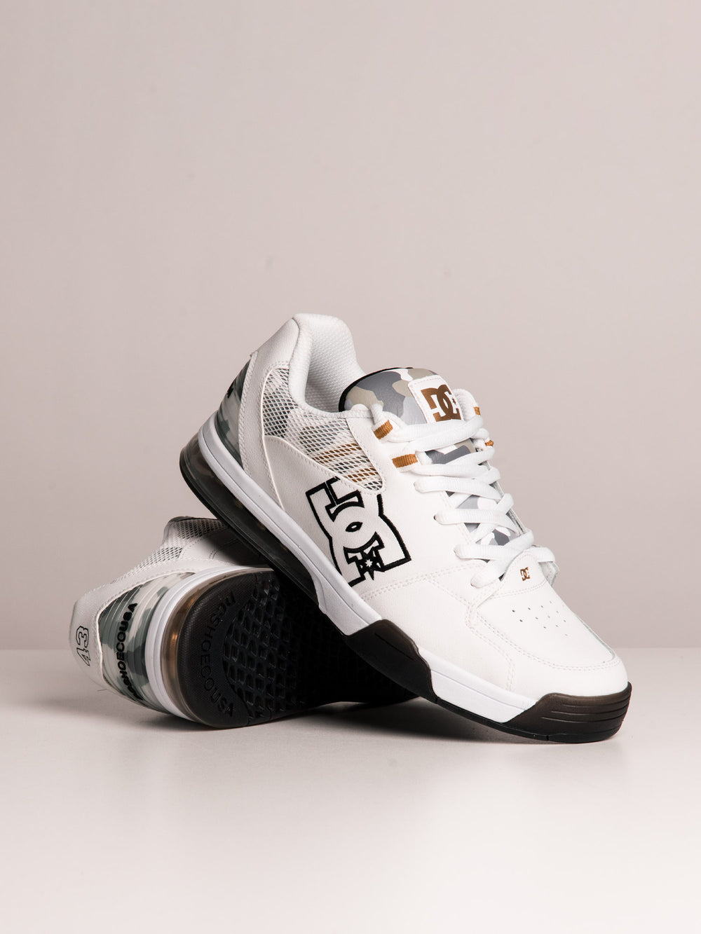 MENS DC SHOES VERSATILE KB SNEAKER - CLEARANCE