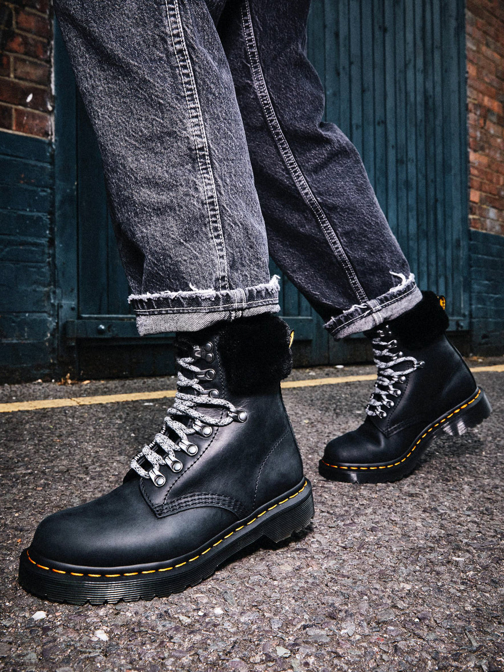 WOMENS DR MARTENS 1460 SERENA COLLAR STREETER BOOT - CLEARANCE