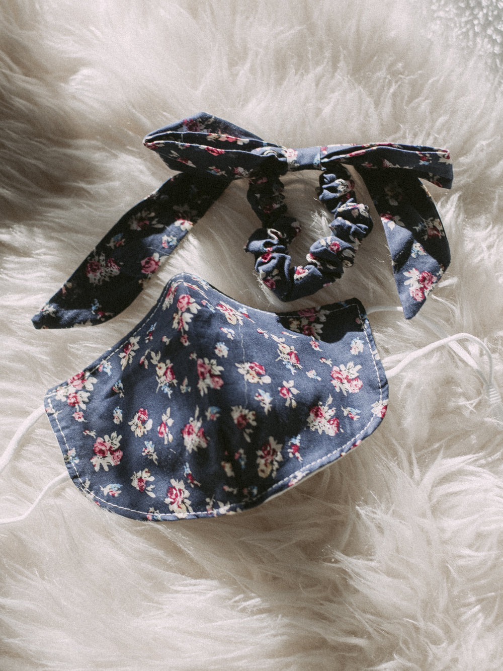 FREE PEOPLE MASK & BOW FLORAL PACK - NAVY - CLEARANCE