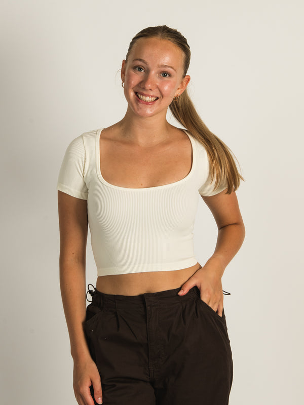 HARLOW SQUARE NECK SEAMLESS T-SHIRT - CREAM - CLEARANCE