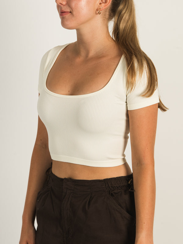 HARLOW SQUARE NECK SEAMLESS T-SHIRT - CREAM - CLEARANCE