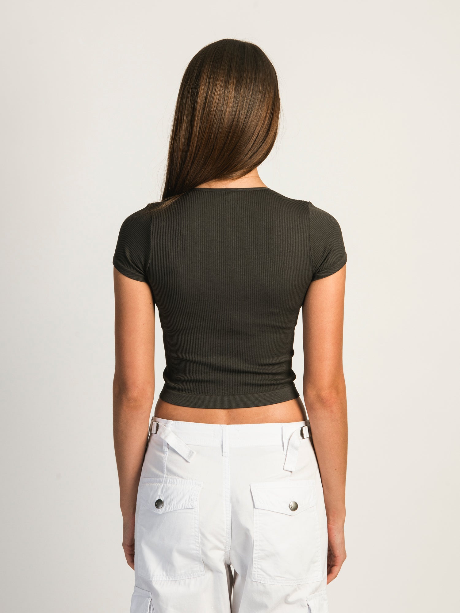 HARLOW RIBBED SEAMLESS TEE - CHARCOAL CLEARANCE