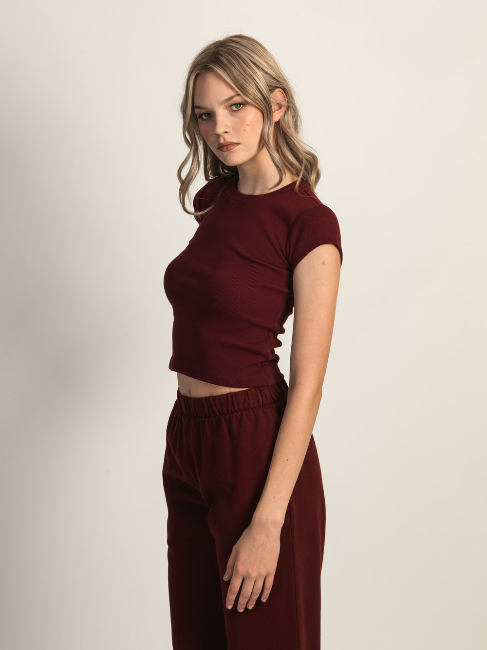 HARLOW ESSENTIAL RIBBED BABY TEE - BURGUNDY