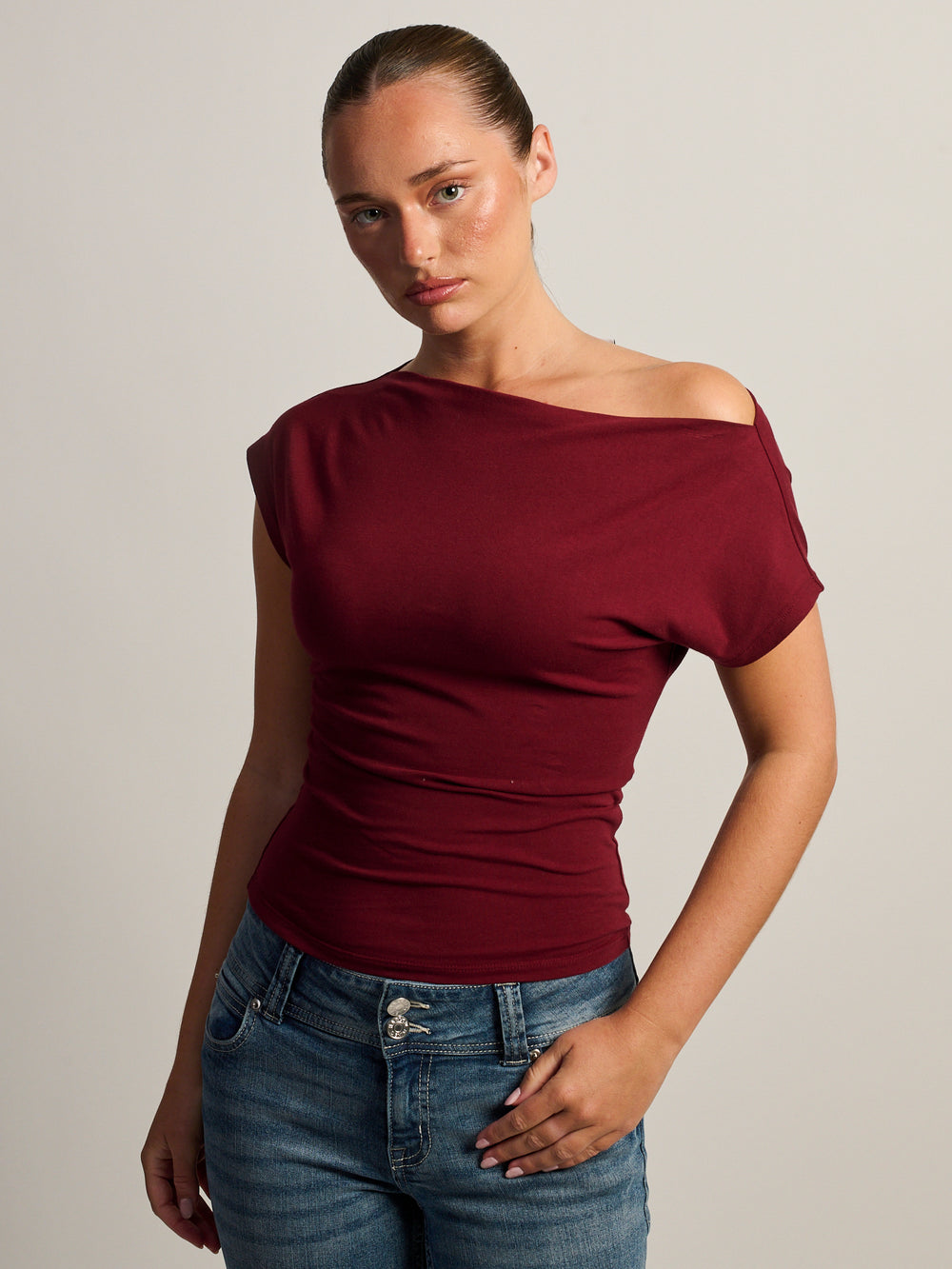 HARLOW SLOANE TEE - BURGUNDY