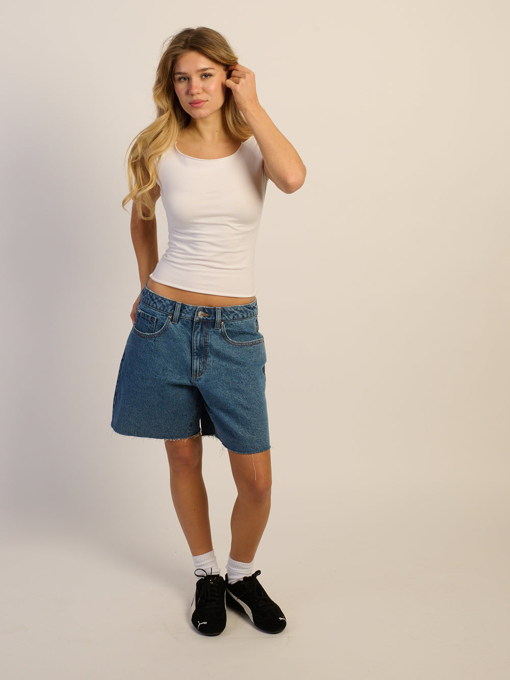 HARLOW CLAIRE TEE - WHITE