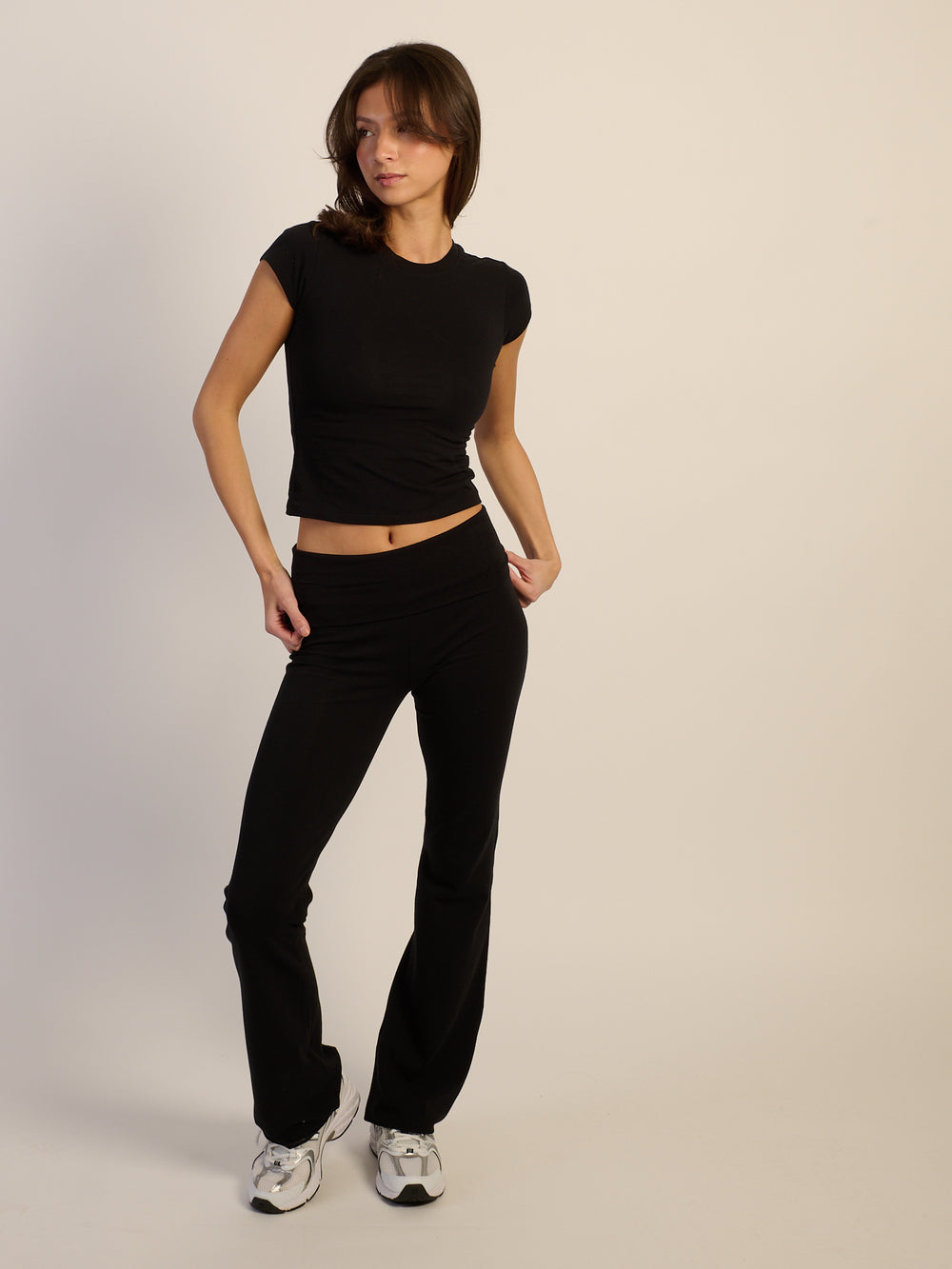 HARLOW GIA TEE - BLACK