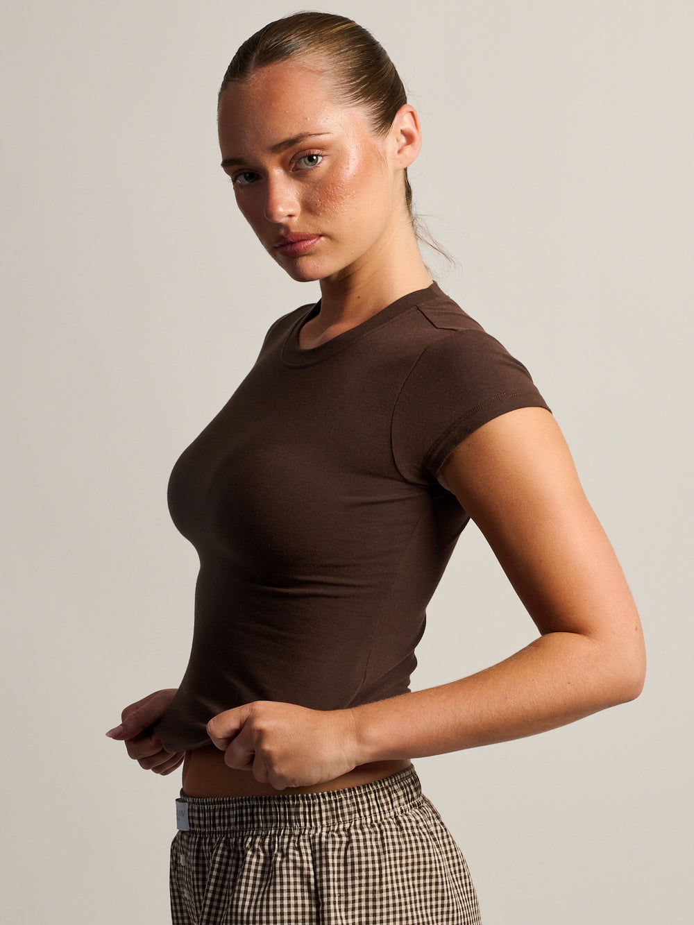 HARLOW GIA TEE - BROWN