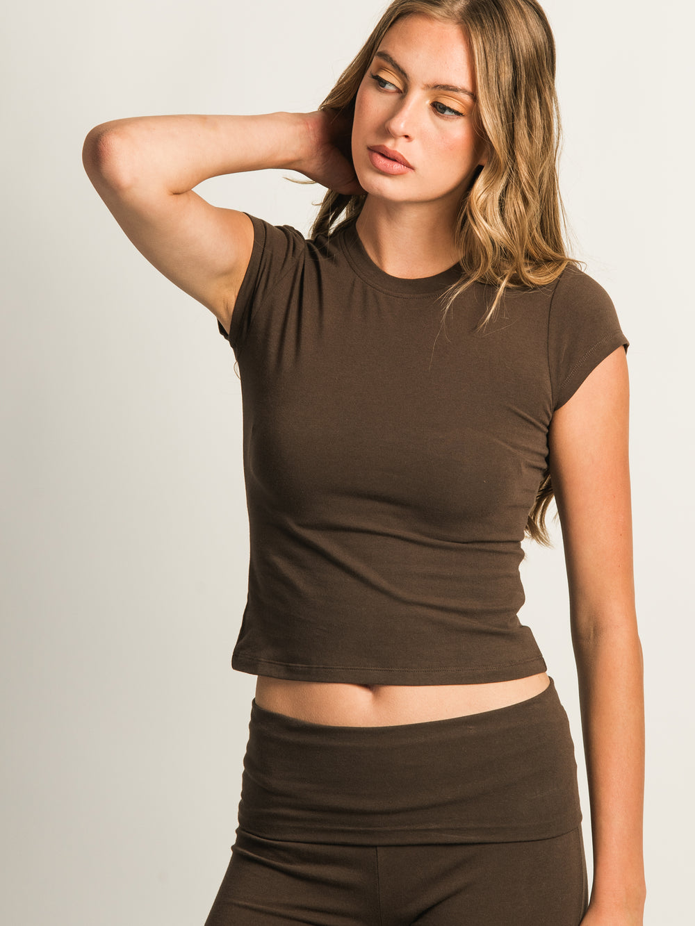 HARLOW GIA TEE - CHOCOLATE