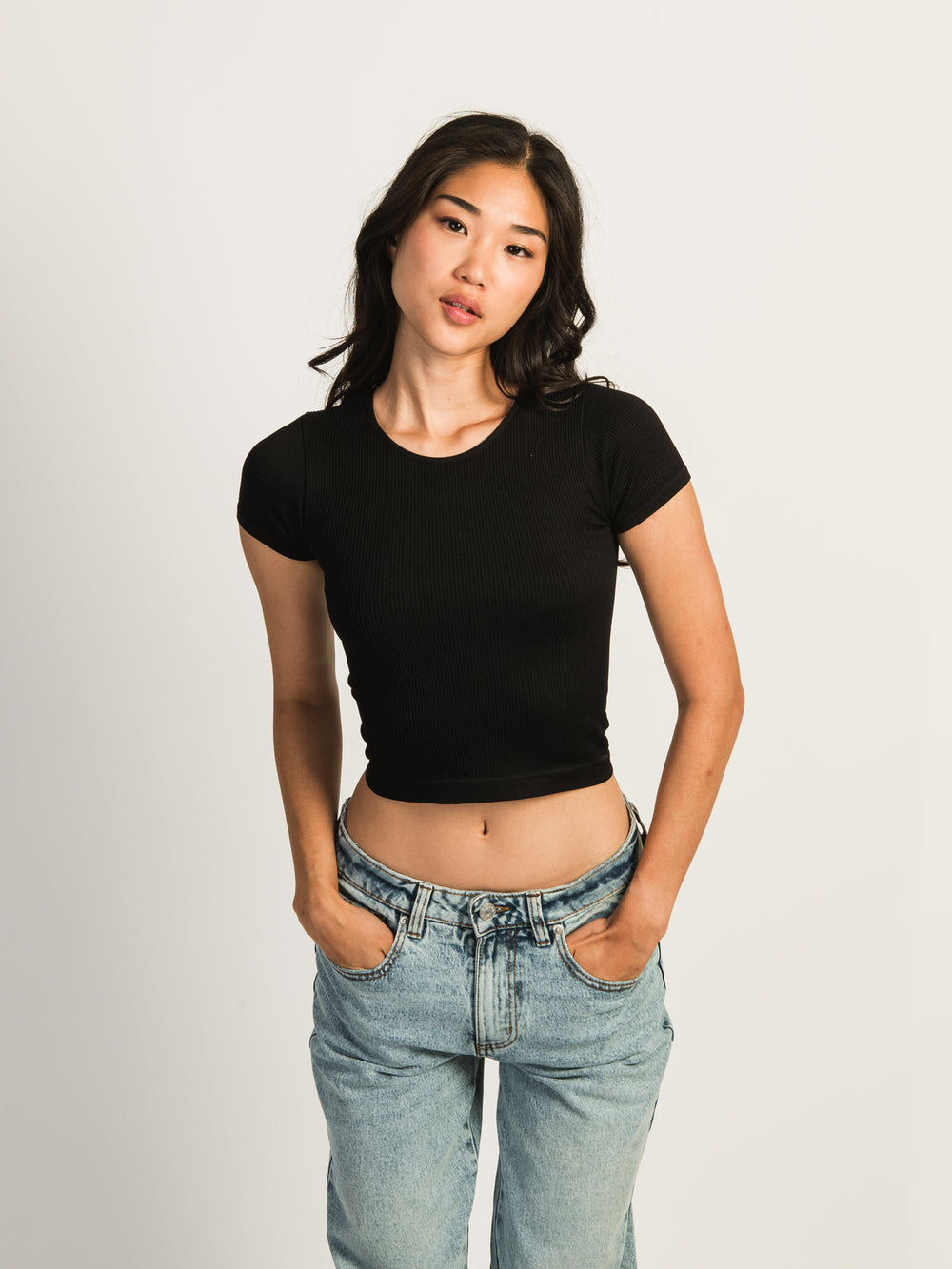 HARLOW RIBBED SEAMLESS TEE - BLACK