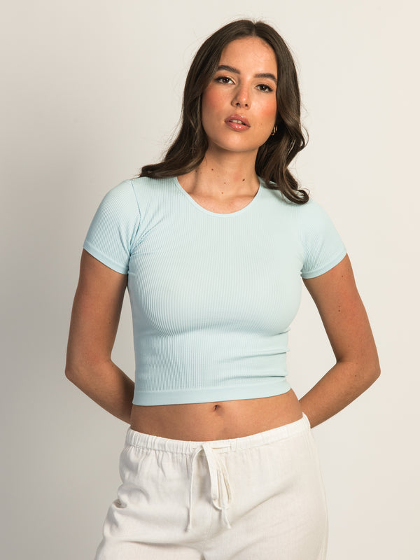 HARLOW RIBBED SEAMLESS TEE - LIGHT BLUE
