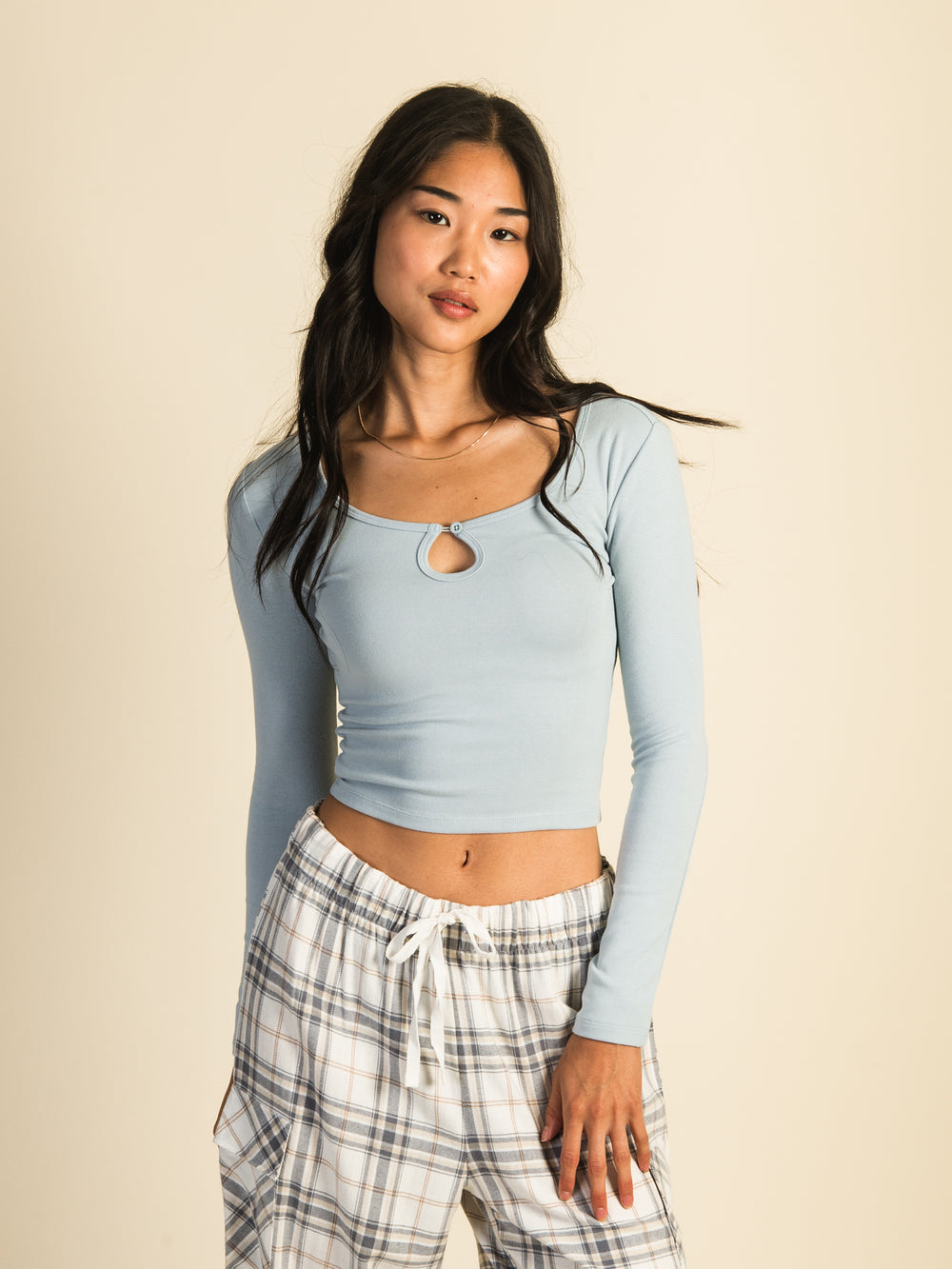 HARLOW PENNY KEYHOLE LONG SLEEVE TEE - LIGHT BLUE