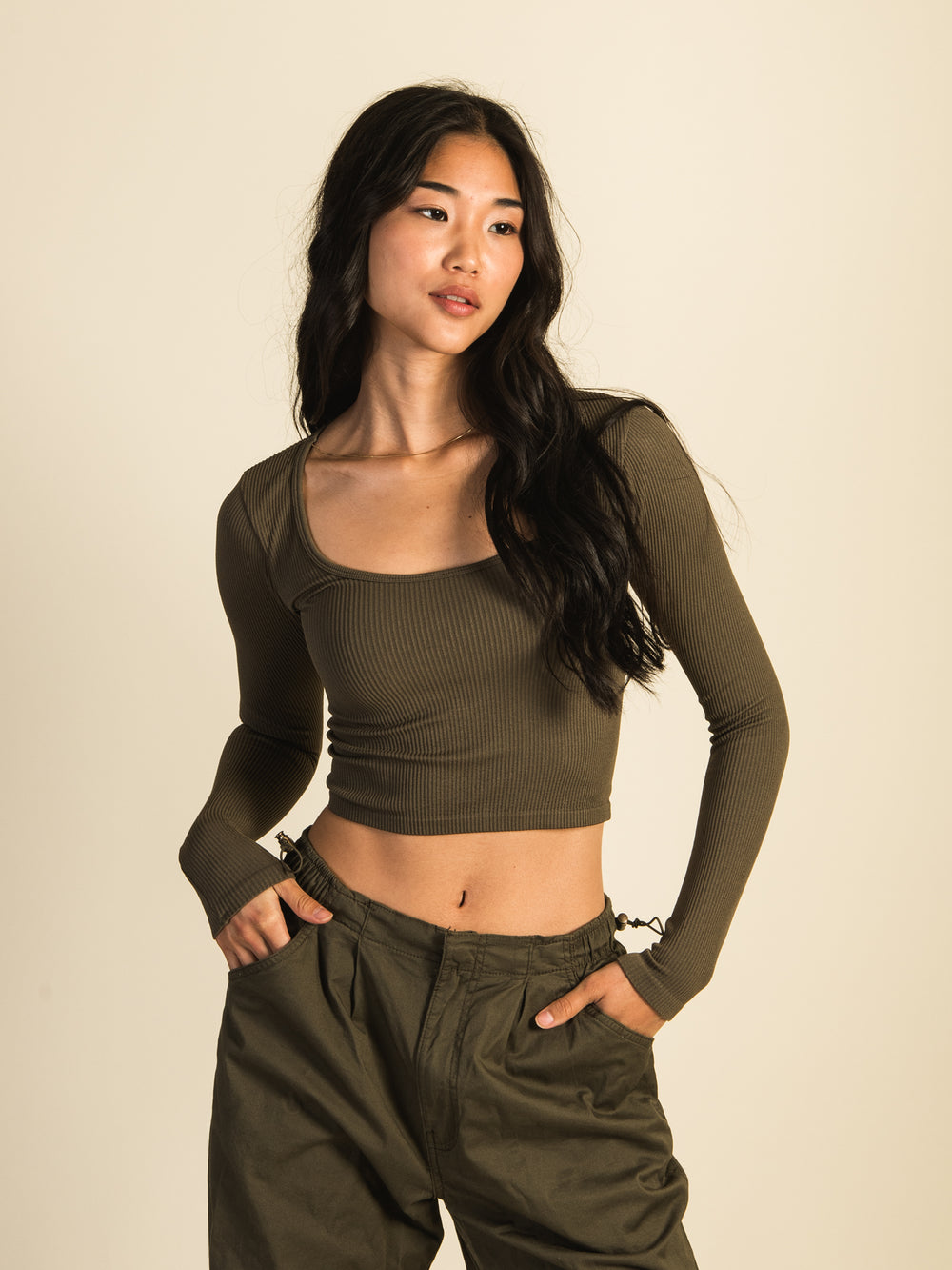 HARLOW SEAMLESS LONG SLEEVE SQUARE NECK - ARMY