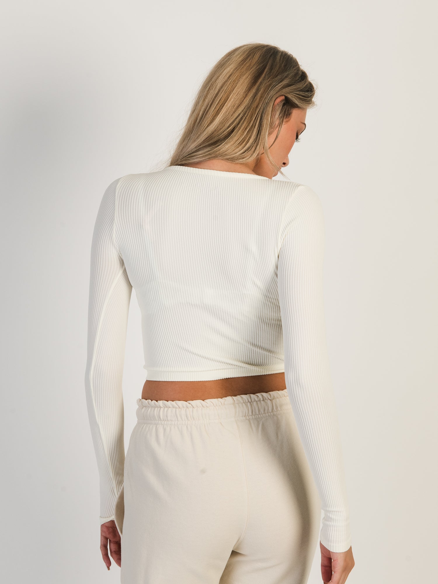 HARLOW HARPER SEAMLESS NOTCH LONG SLEEVE - CREAM CLEARANCE