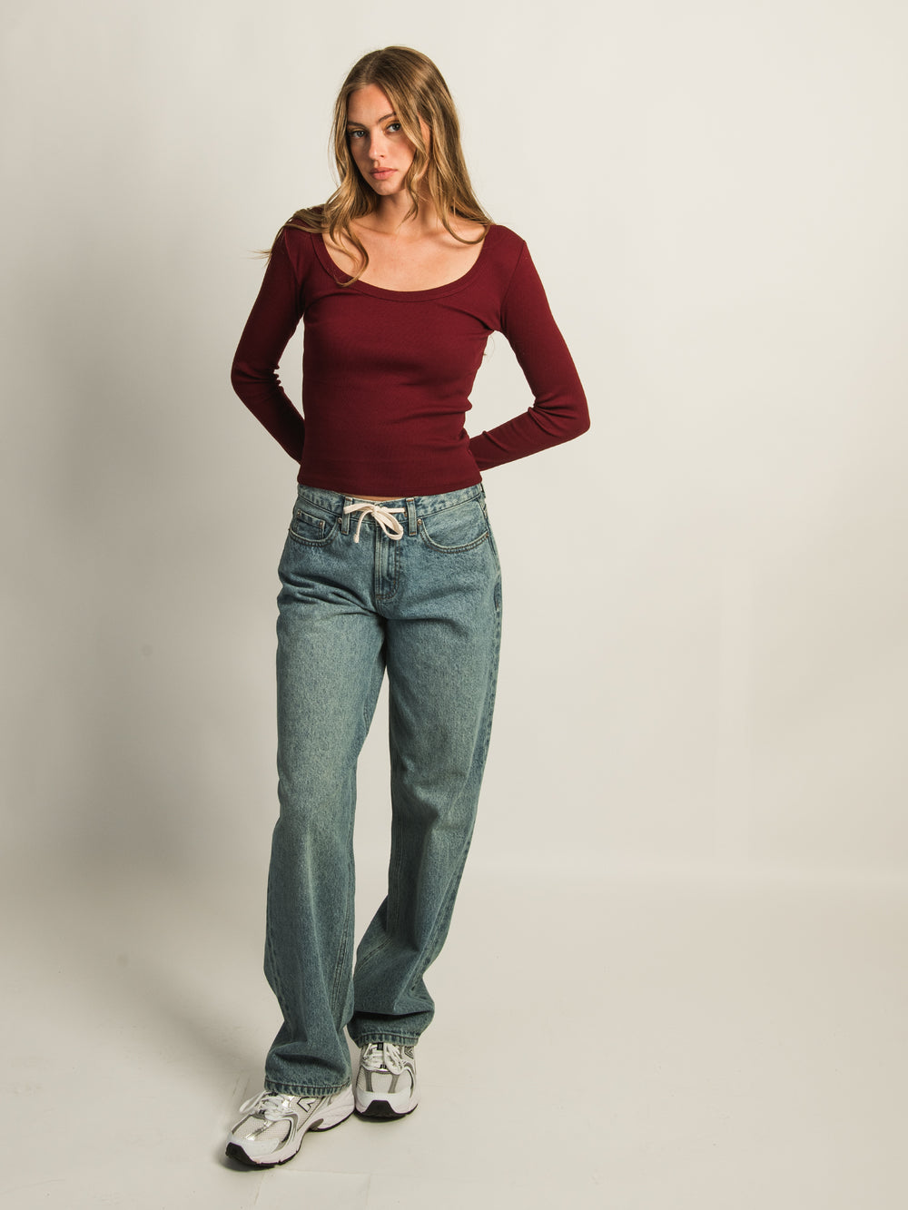 HARLOW ESSENTIAL LONG SLEEVE SCOOP NECK - BURGUNDY