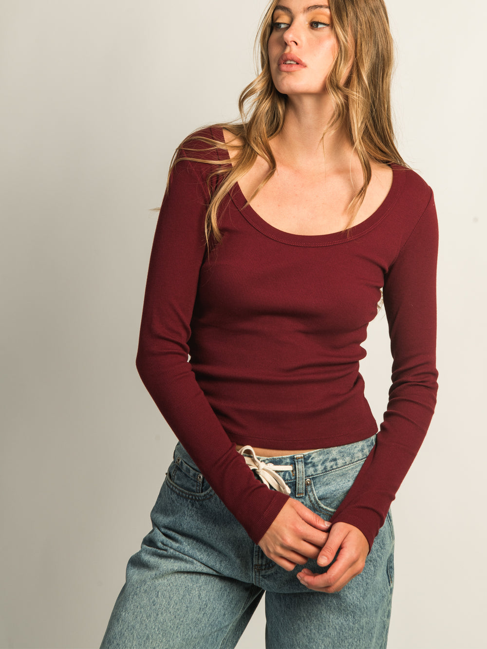 HARLOW ESSENTIAL LONG SLEEVE SCOOP NECK - BURGUNDY