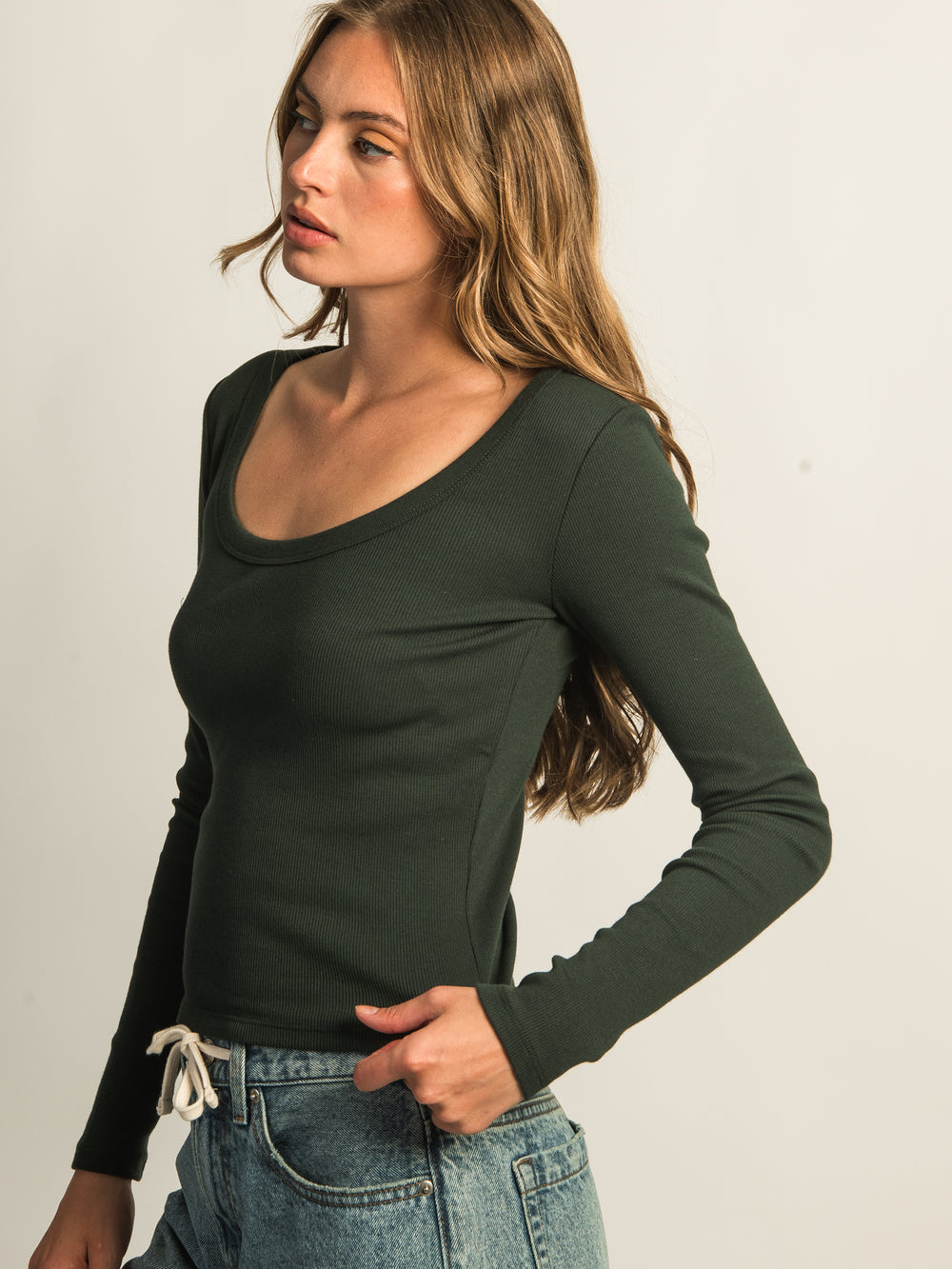 HARLOW ESSENTIAL LONG SLEEVE SCOOP NECK - FOREST