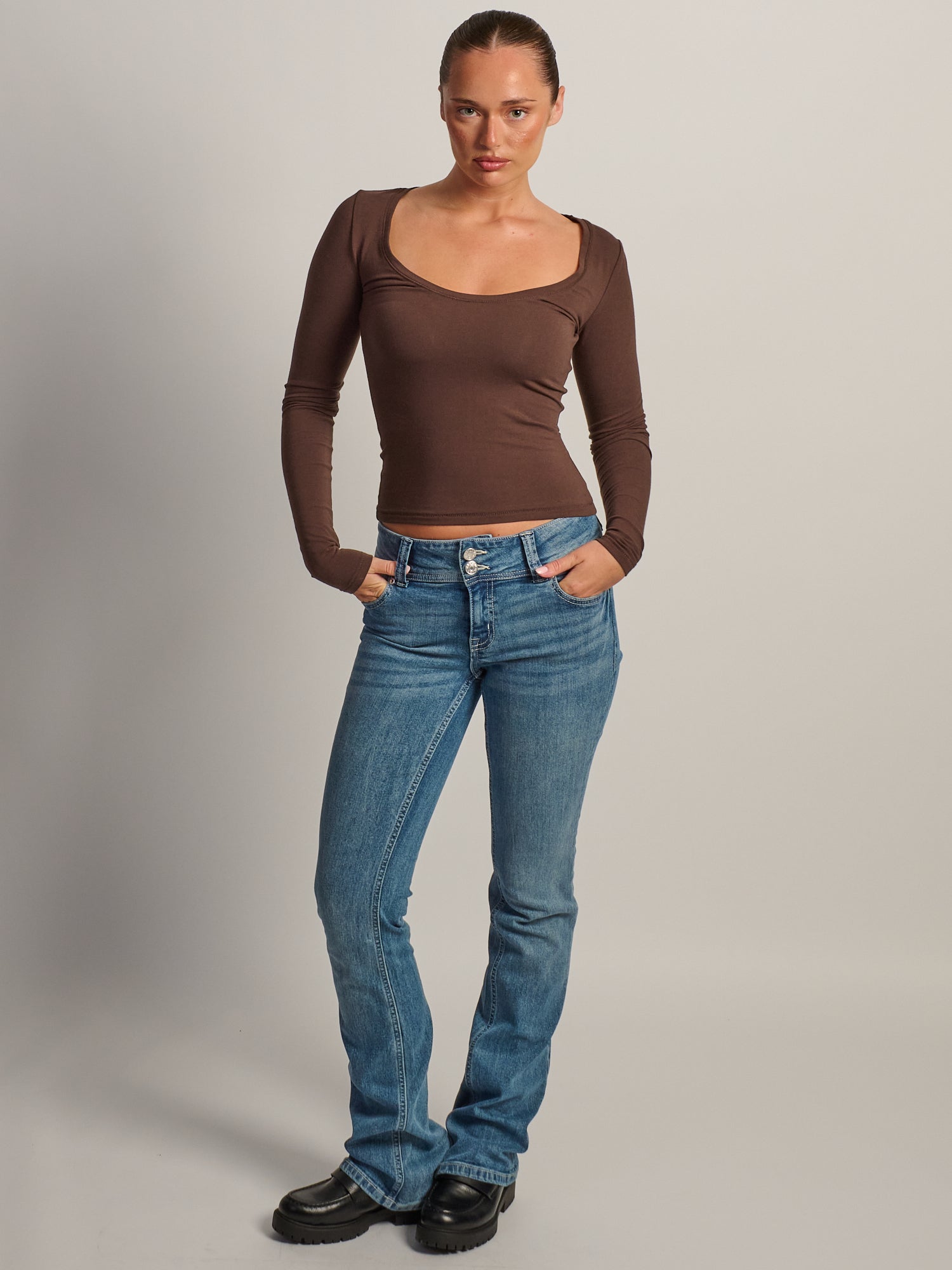 HARLOW GIA SCOOPNECK LONG SLEEVE - BROWN