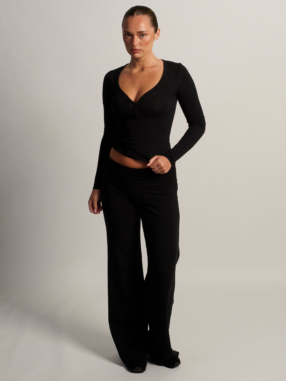 HARLOW GIA HENLEY LONG SLEEVE - BLACK
