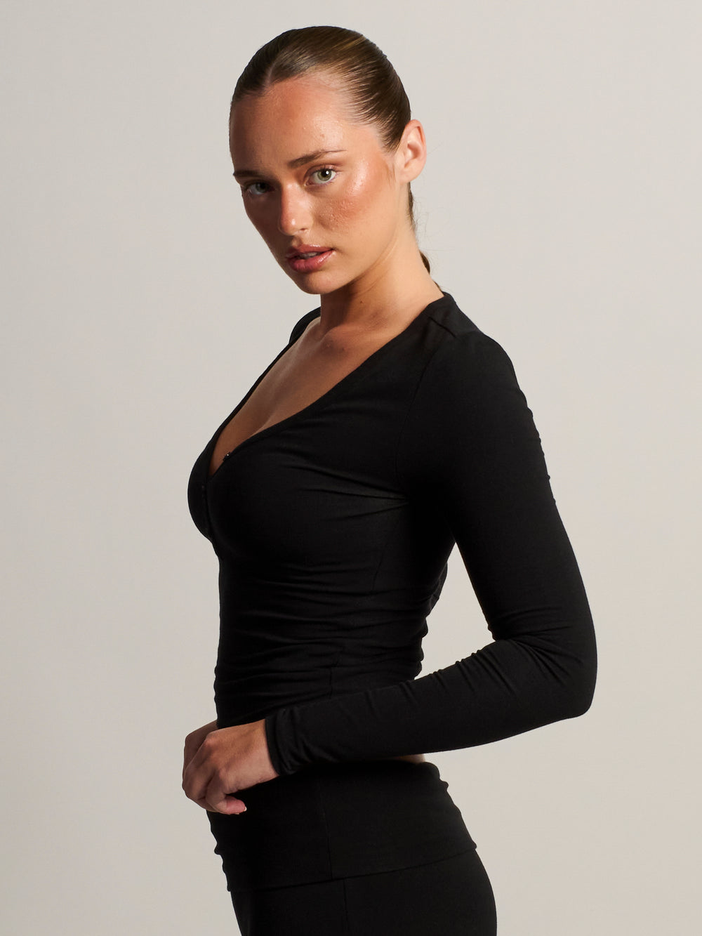 HARLOW GIA HENLEY LONG SLEEVE - BLACK