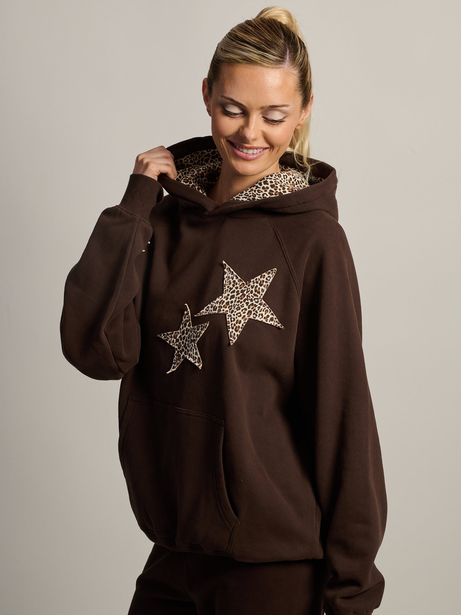 HARLOW CLOUD SWEAT À CAPUCHE - APPLICATIONS MARRON
