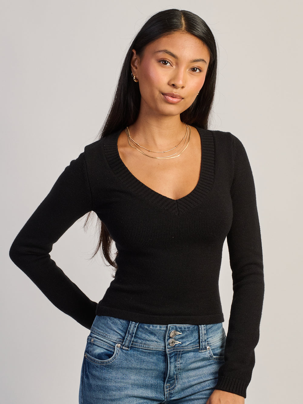 HARLOW PAIGE V - NECK SWEATER - BLACK
