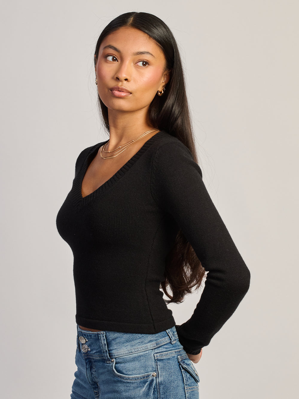 HARLOW PAIGE V - NECK SWEATER - BLACK