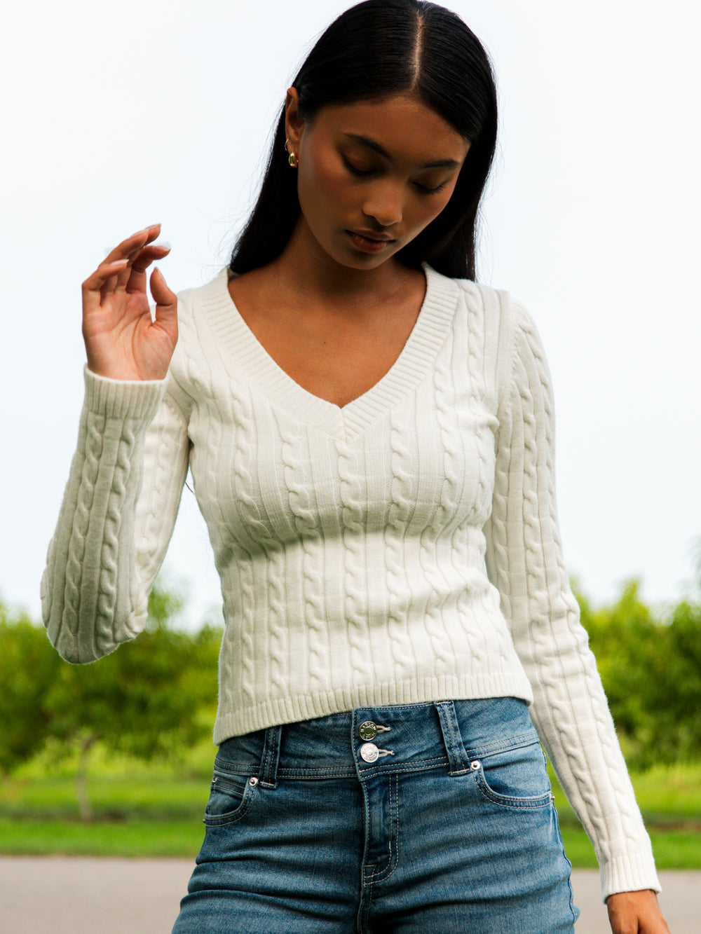 HARLOW PAIGE V - NECK SWEATER - OFF WHITE