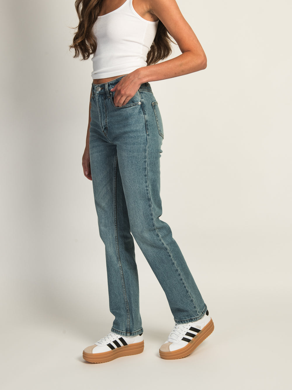 HARLOW HIGH-RISE STRAIGHT JEAN - MID WASH