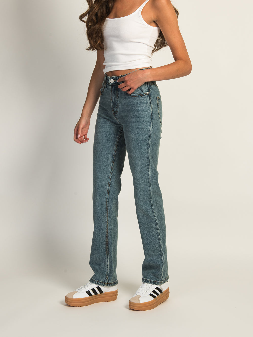 HARLOW MID-RISE STRAIGHT JEAN - MID WASH