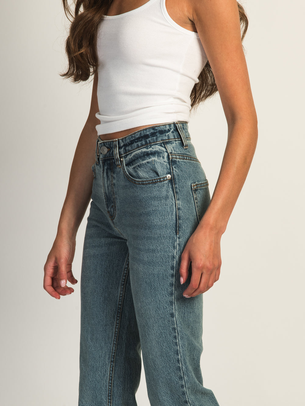 HARLOW MID-RISE STRAIGHT JEAN - MID WASH