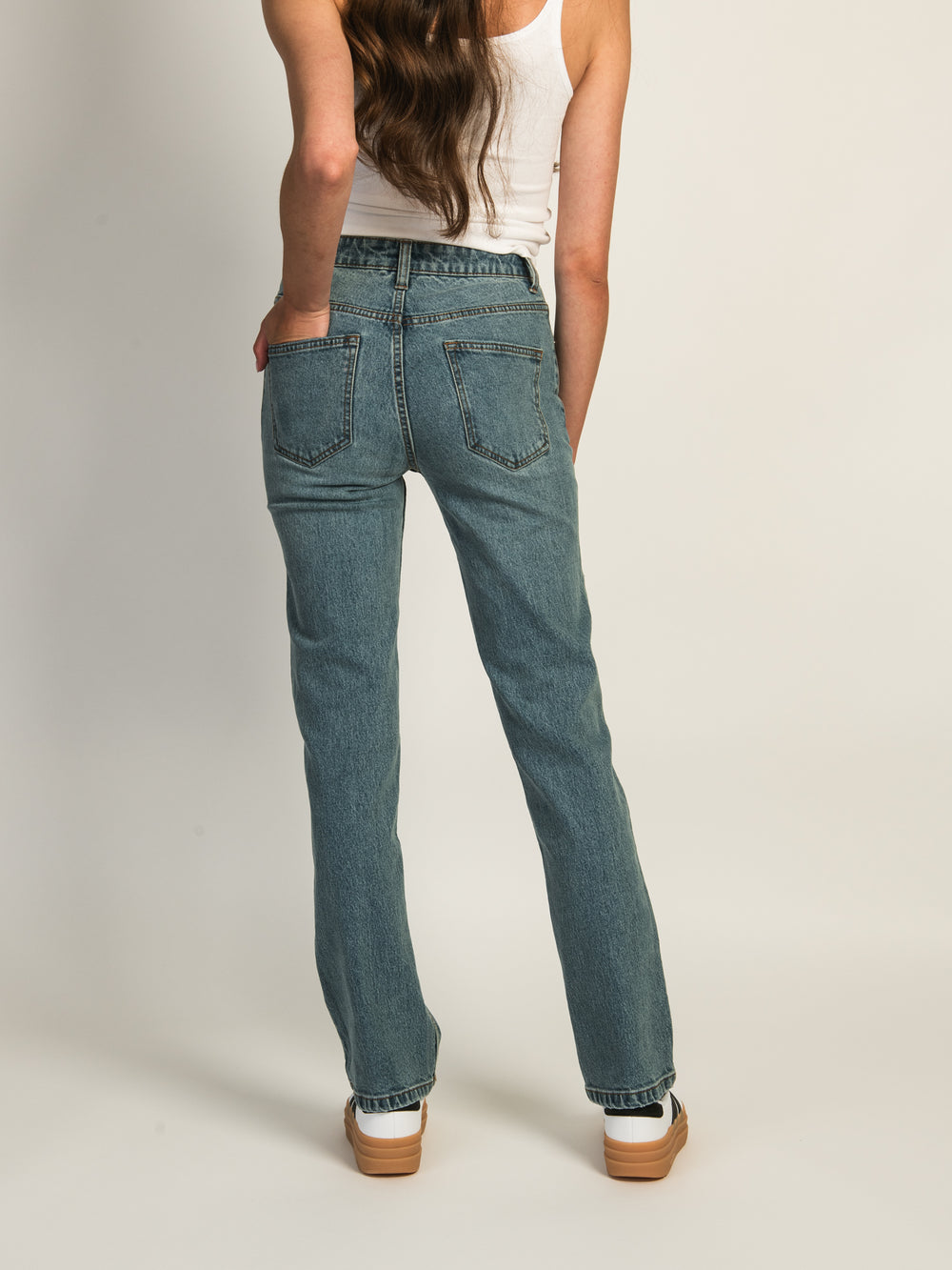 HARLOW MID-RISE STRAIGHT JEAN - MID WASH