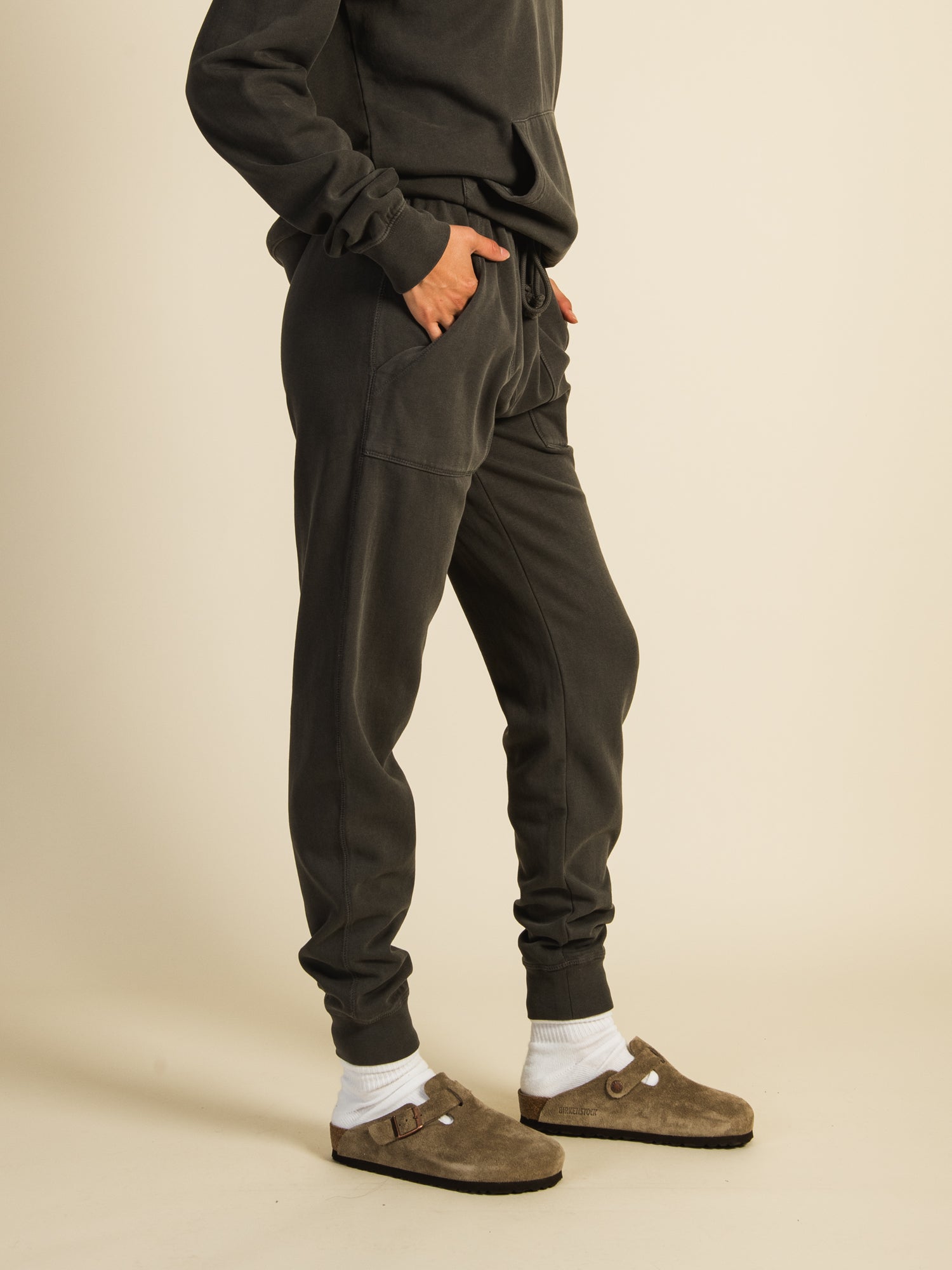 HARLOW HIGH RISE FLEECE JOGGER - CHARCOAL CLEARANCE