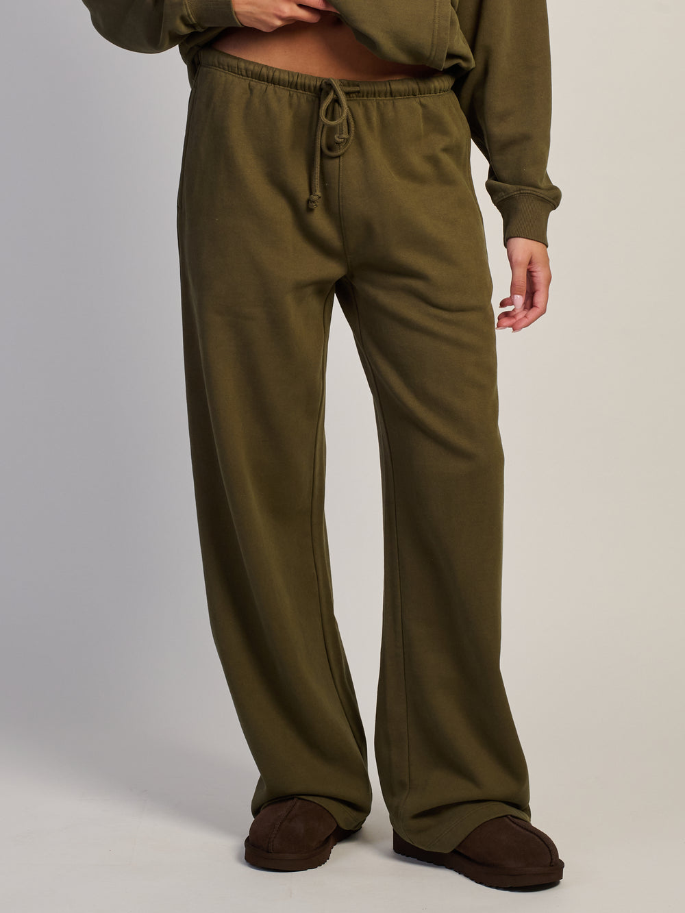 HARLOW STELLA STRAIGHT LEG SWEATPANT - OLIVE