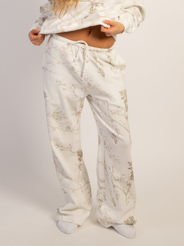 HARLOW STELLA STRAIGHT LEG SWEATPANT- OFF-WHITE