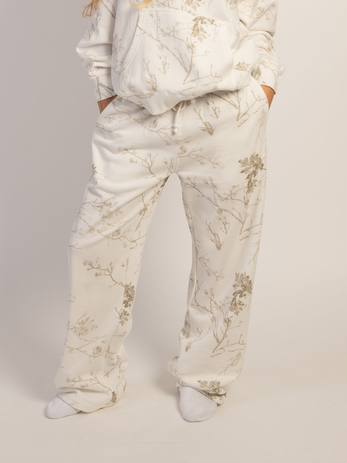 HARLOW STELLA STRAIGHT LEG SWEATPANT- OFF-WHITE