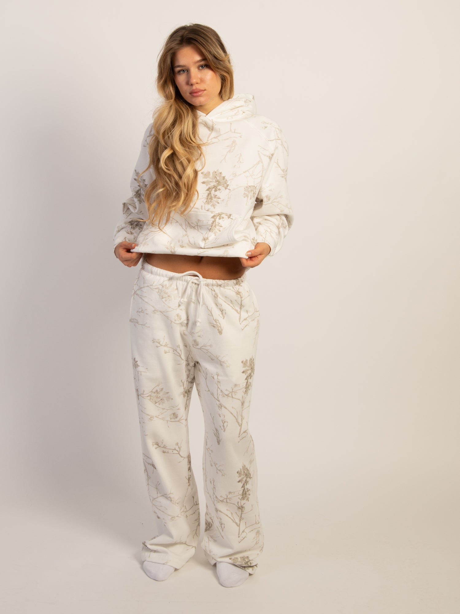 HARLOW STELLA STRAIGHT LEG SWEATPANT- OFF-WHITE